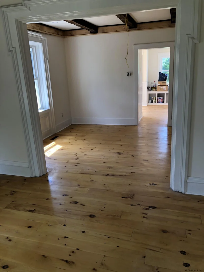 Photo of 1237 W RIVER Road