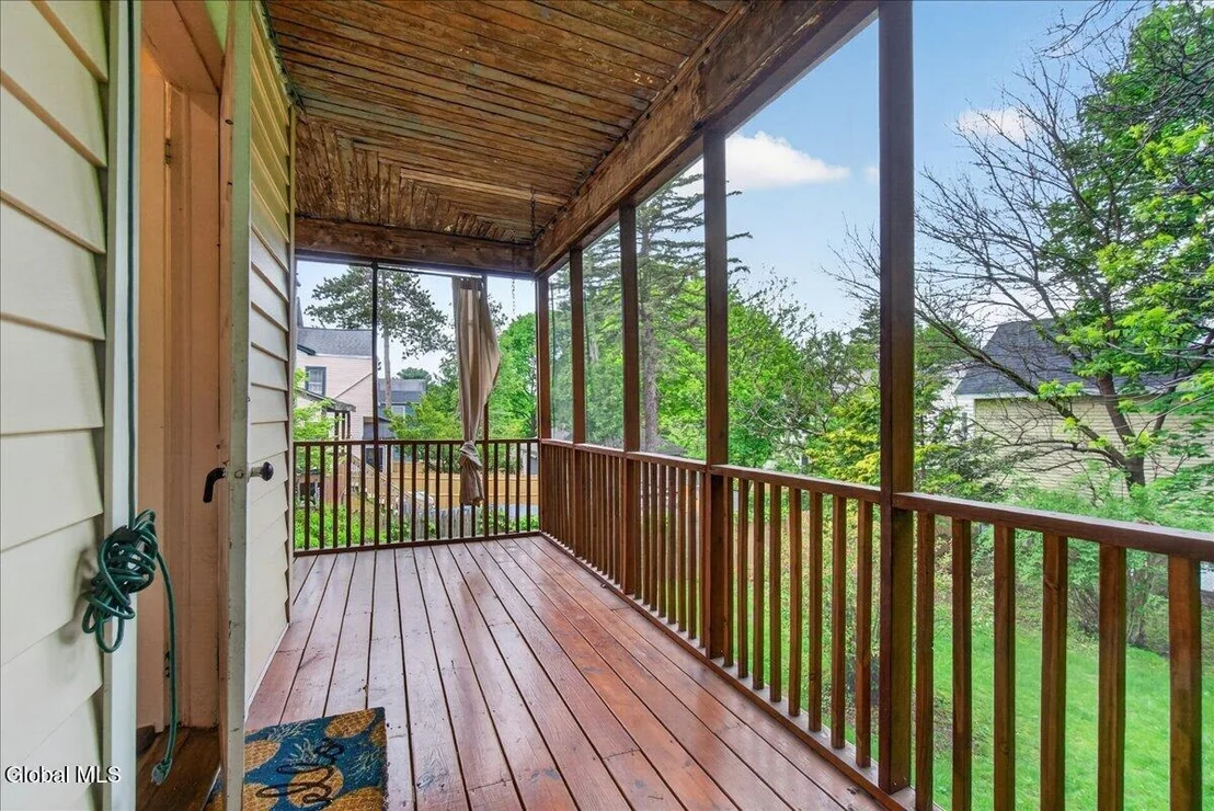 Photo of 121 Maple Avenue
