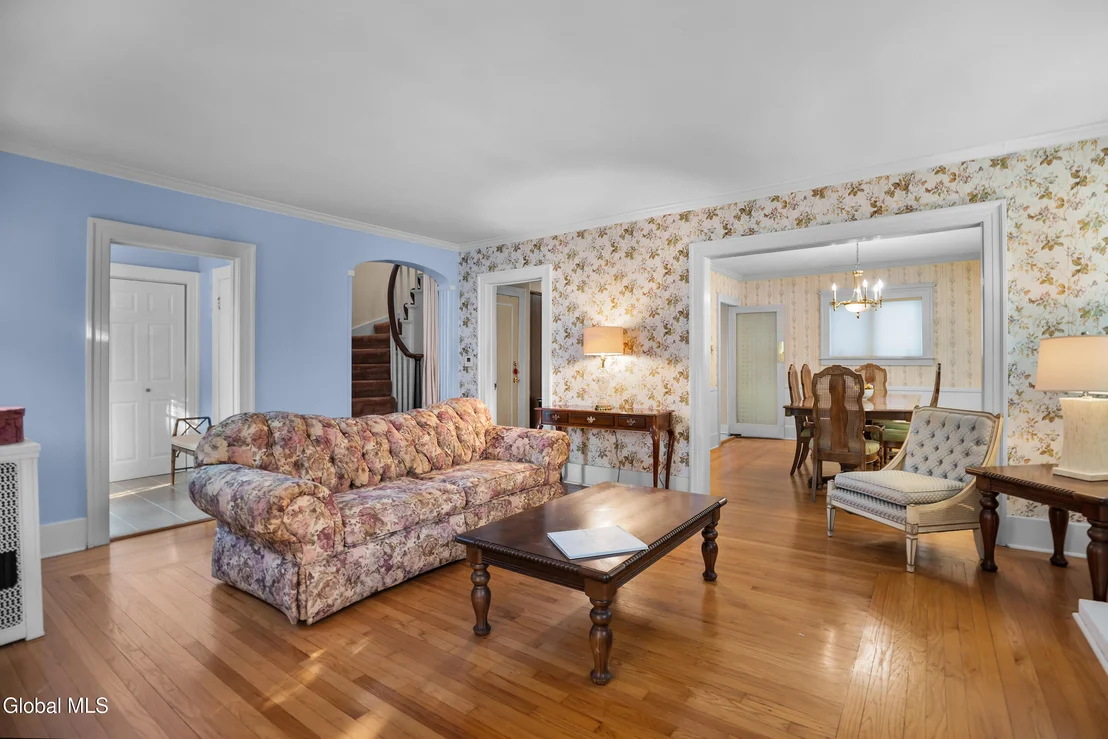 Photo of 820 Central Parkway