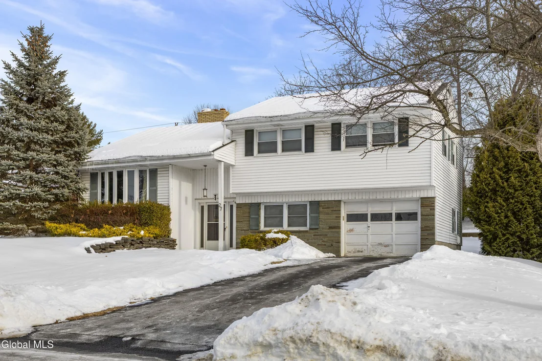 Photo of 27 Davis Avenue
