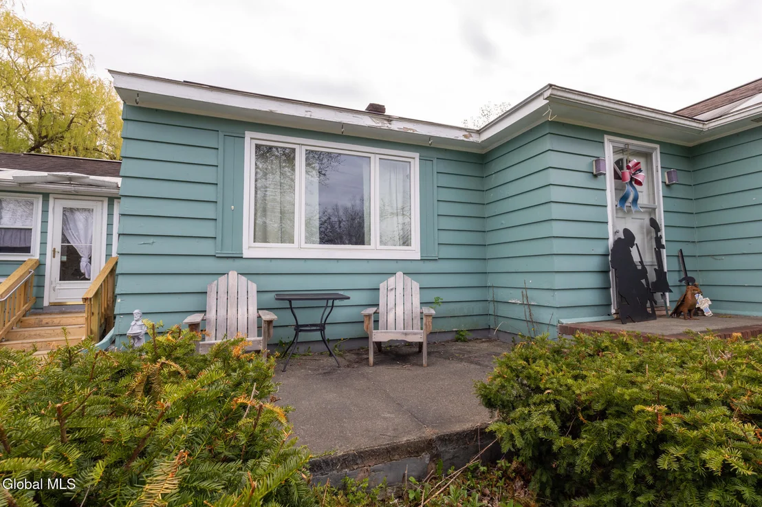 Photo of 8 7th Avenue