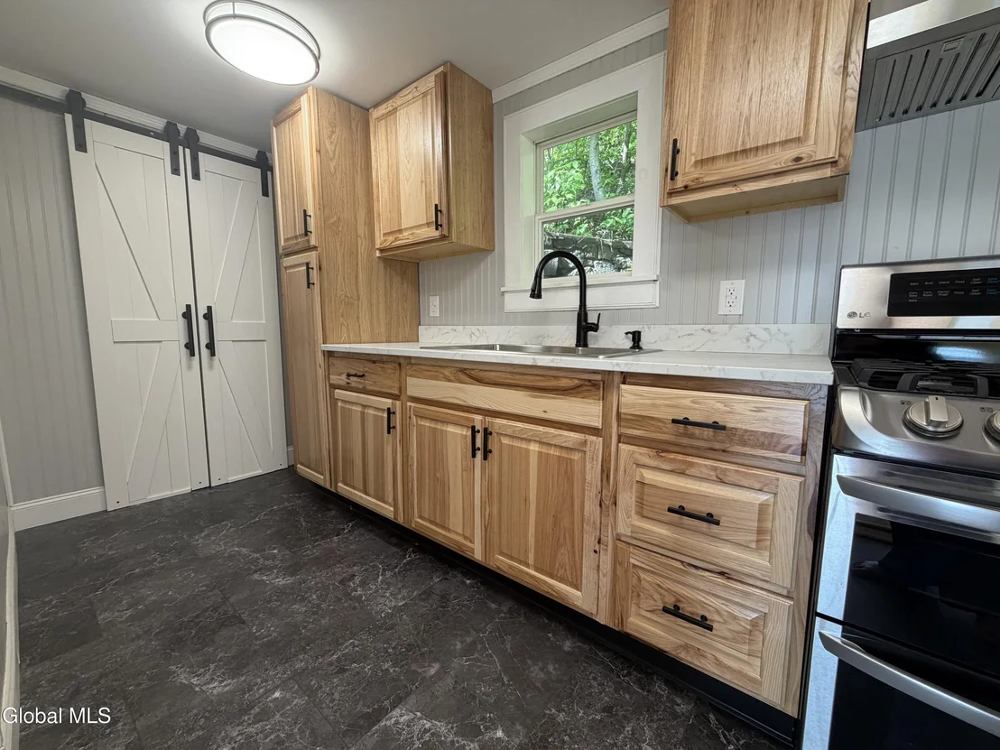 Photo of 377 New York 22