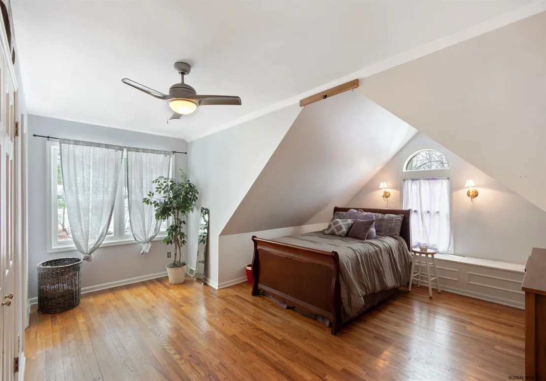 Photo of 54 OAK TREE Lane