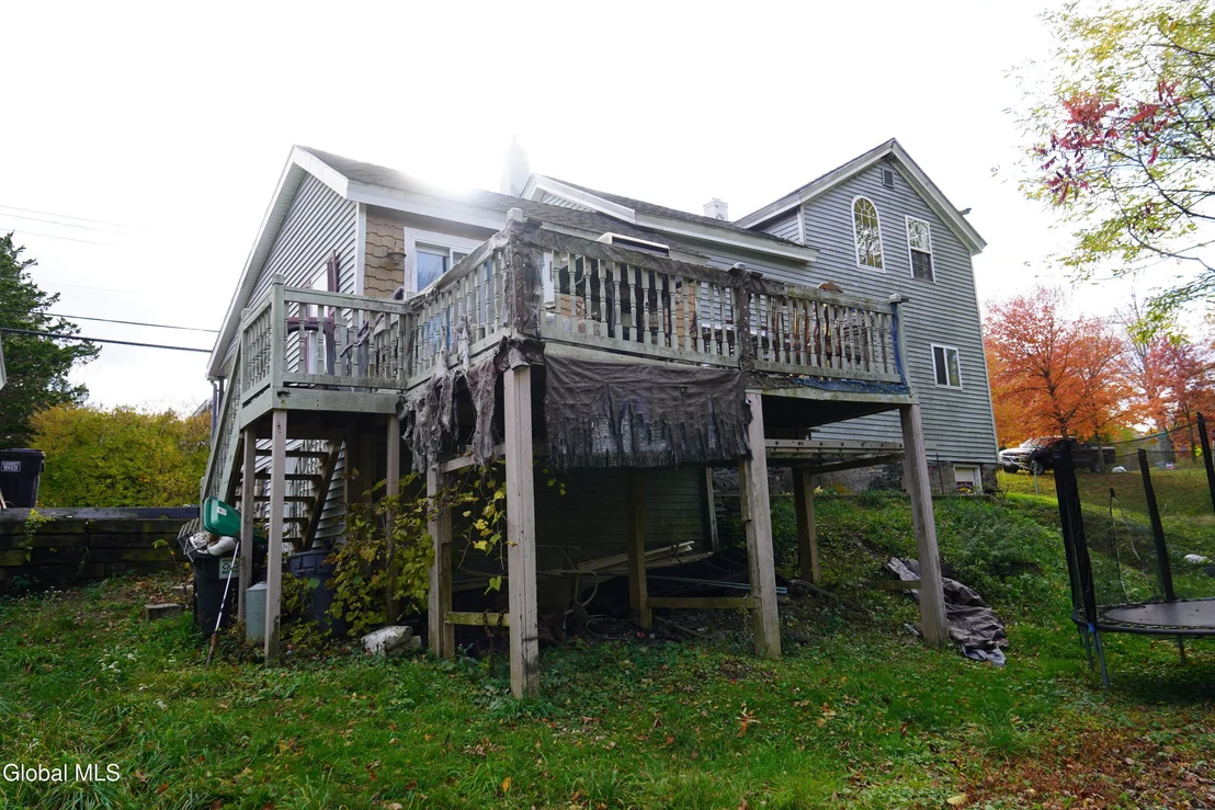 Photo of 552 Mountain Avenue