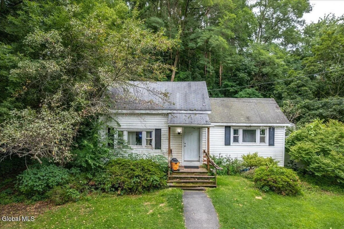 Photo of 4072 River Road