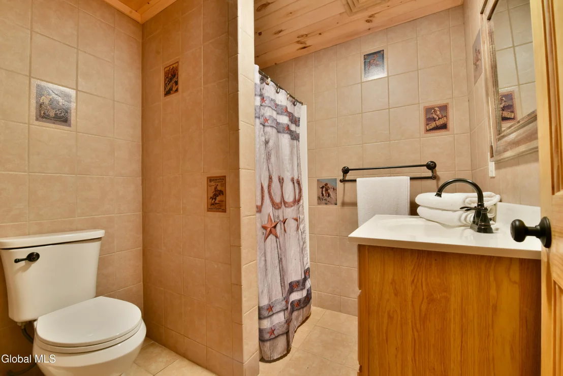 Photo of 746 Howe Road