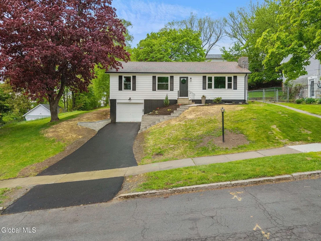Photo of 34 Wolfert Avenue