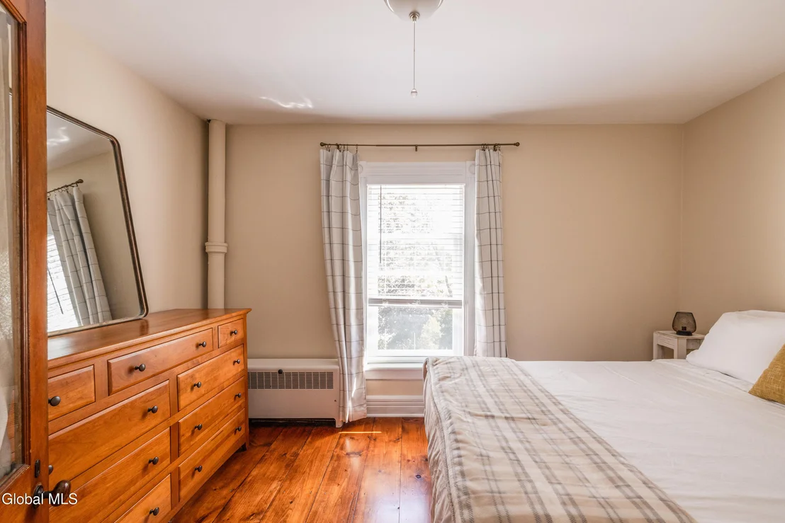 Photo of 725 New York 66