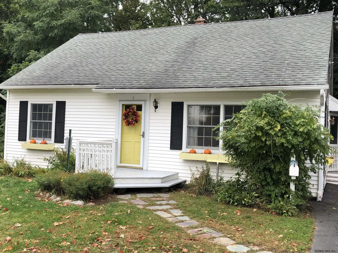 Photo of 5 MANN Drive
