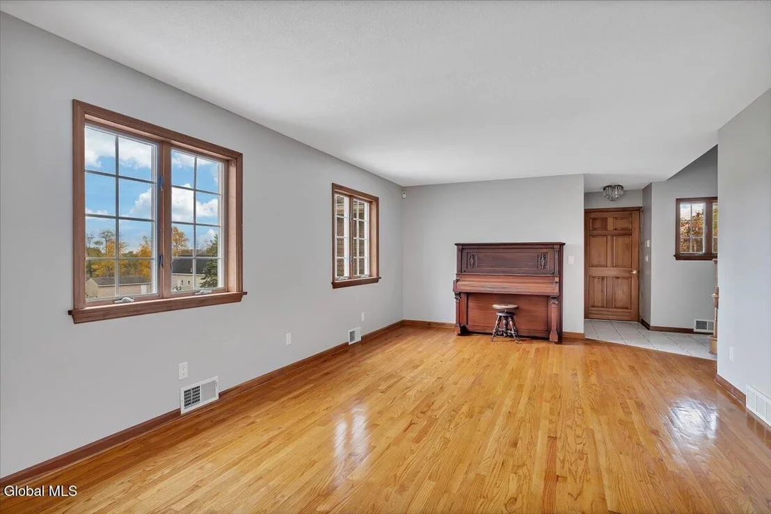 Photo of 1306 Putnam Road