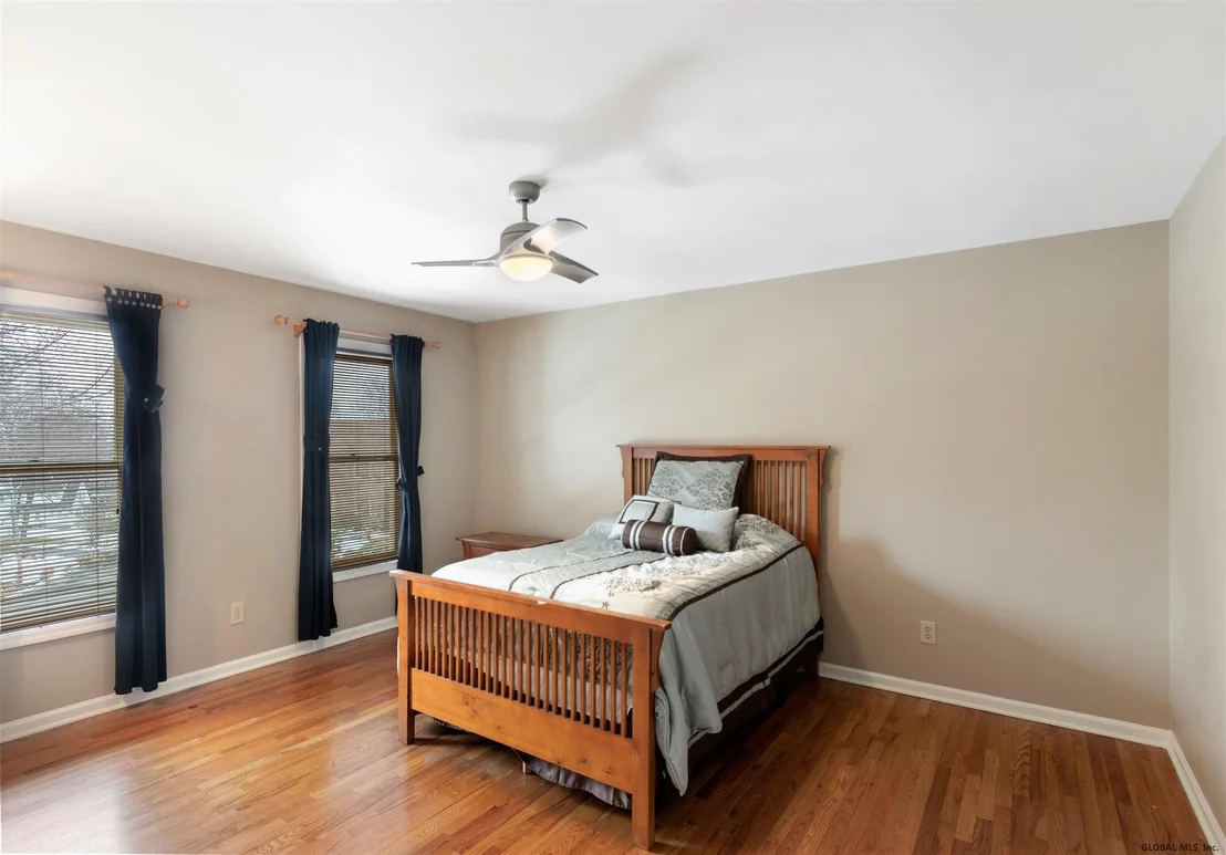 Photo of 54 OAK TREE Lane