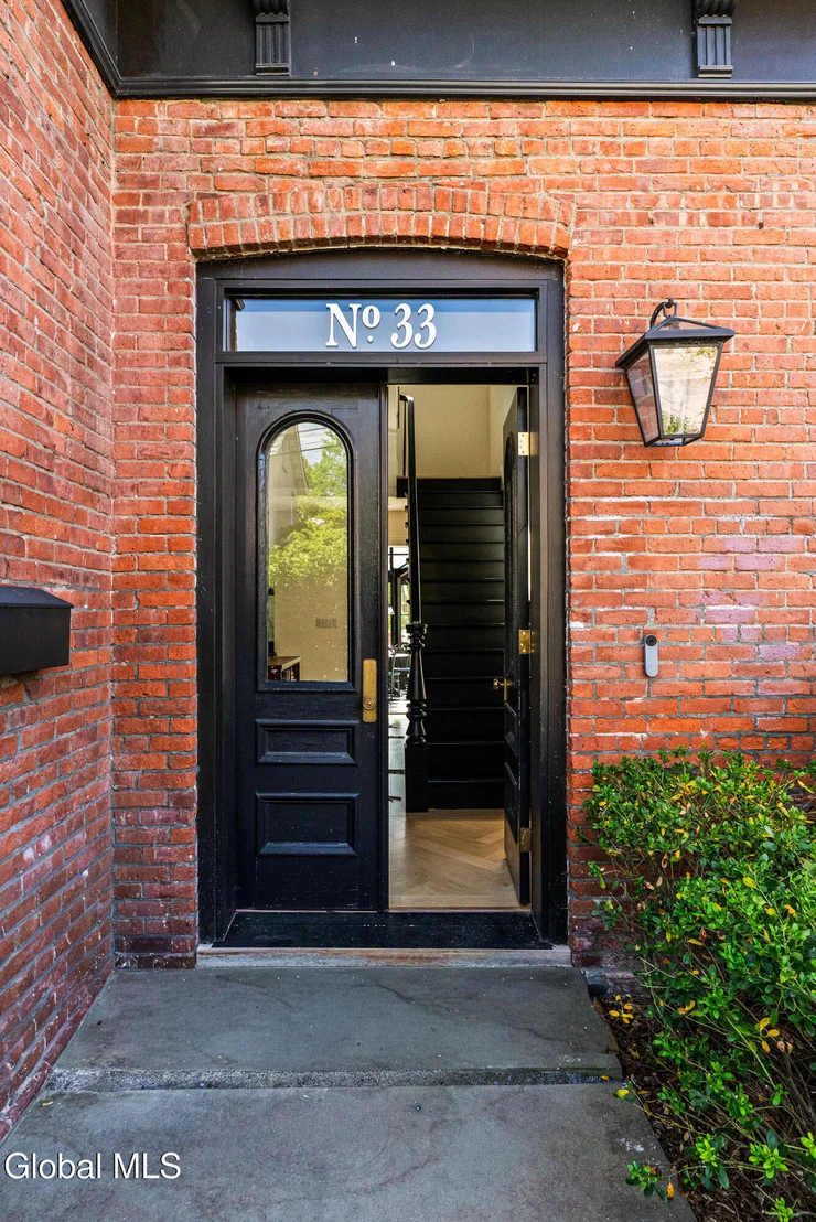 Photo of 33 Davis Street