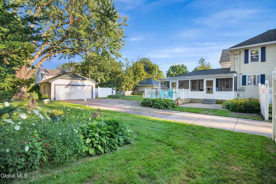 Photo of 820 Central Parkway