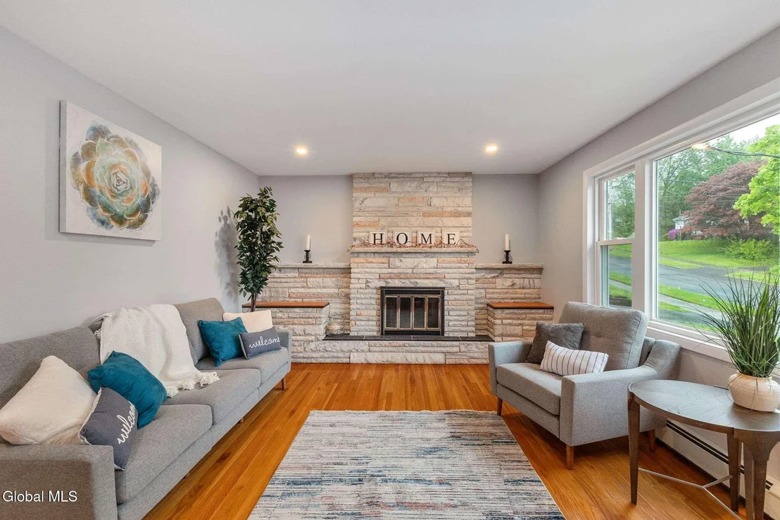 Photo of 34 Wolfert Avenue