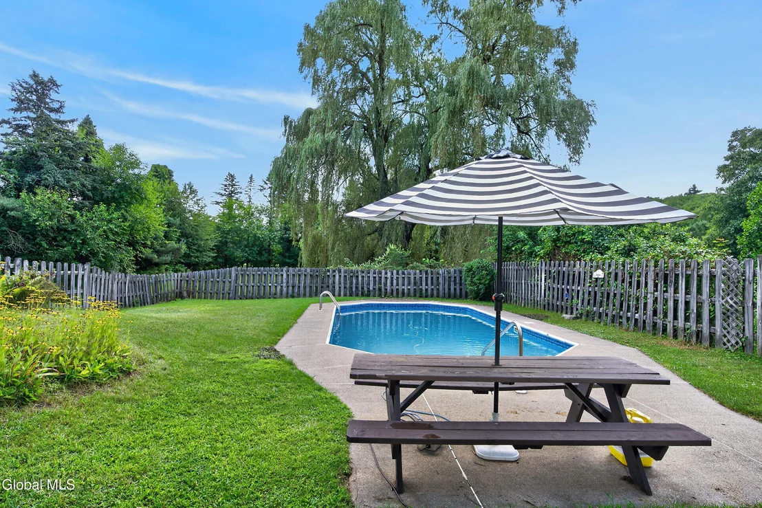 Photo of 137 Mammoth Spring Road