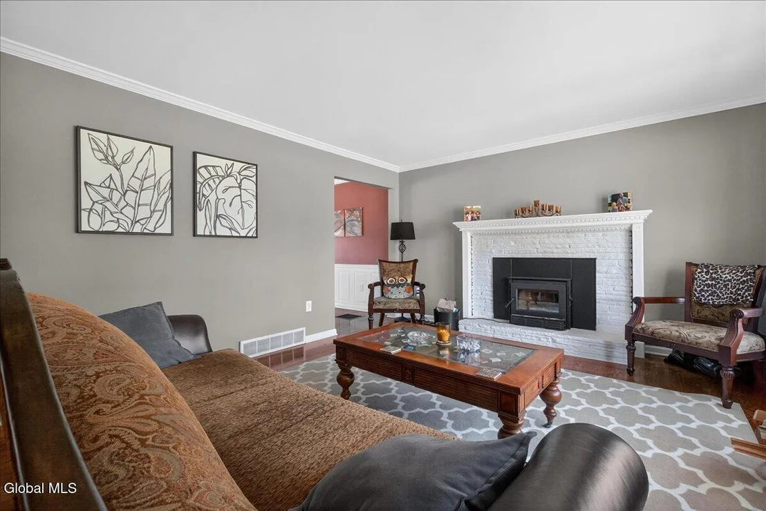 Photo of 221 Droms Road