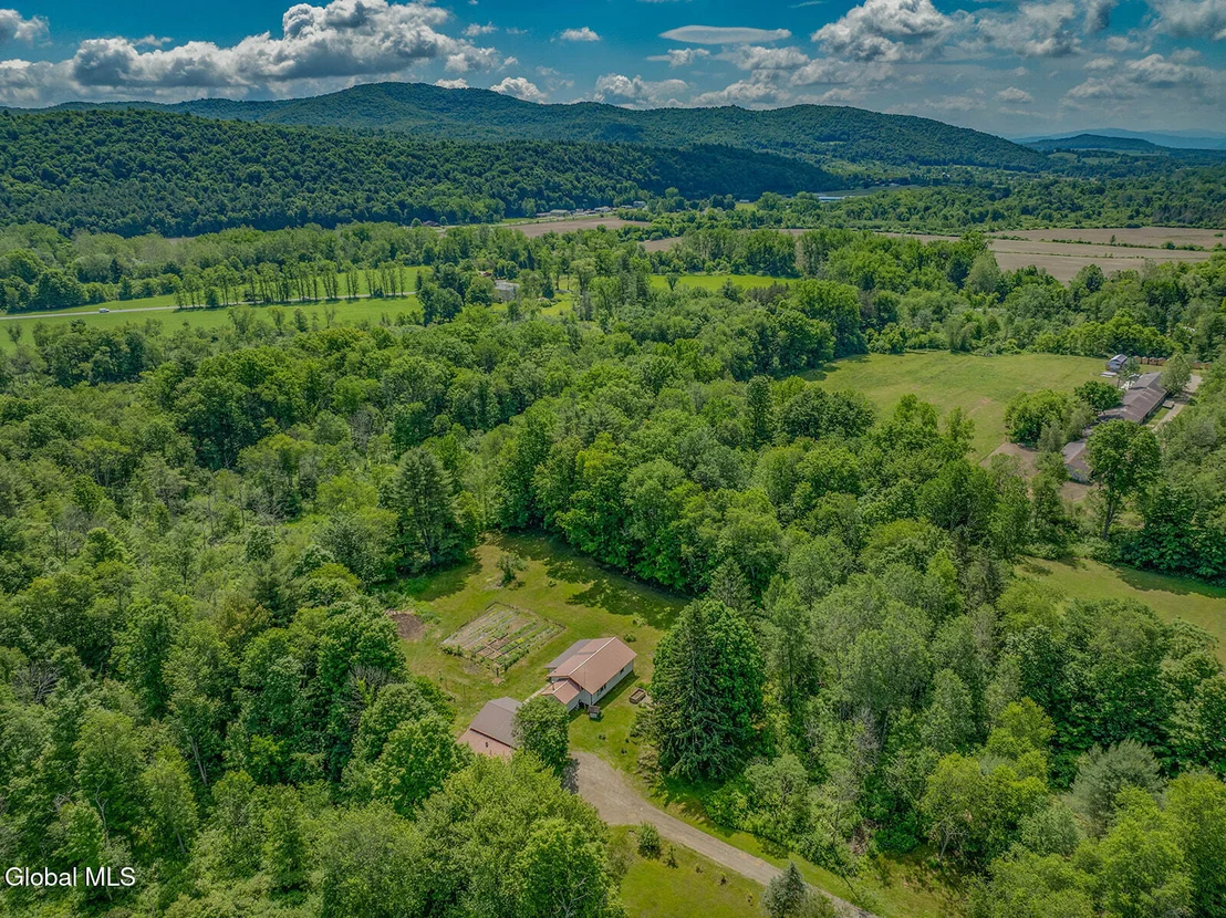 Photo of 972 Turnpike Road