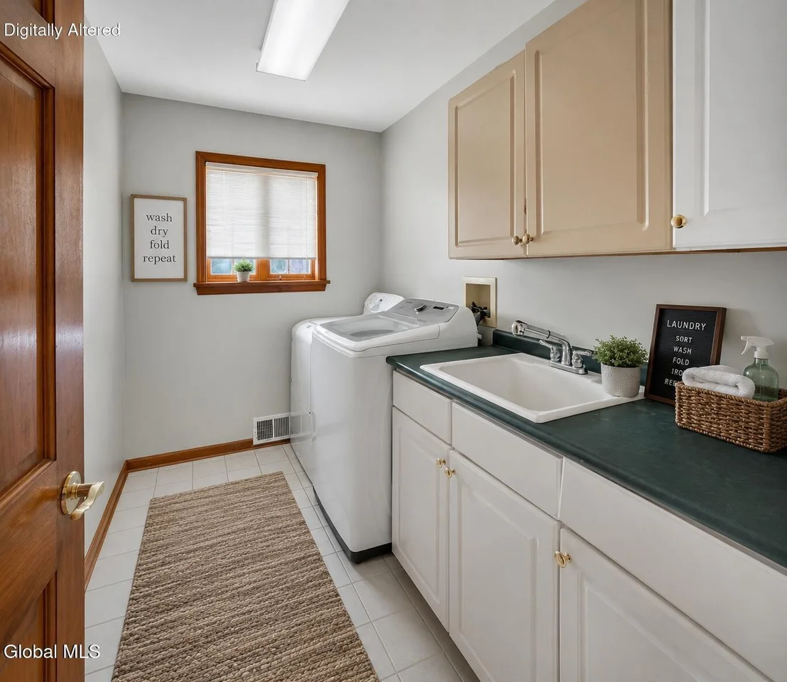 Photo of 1306 Putnam Road