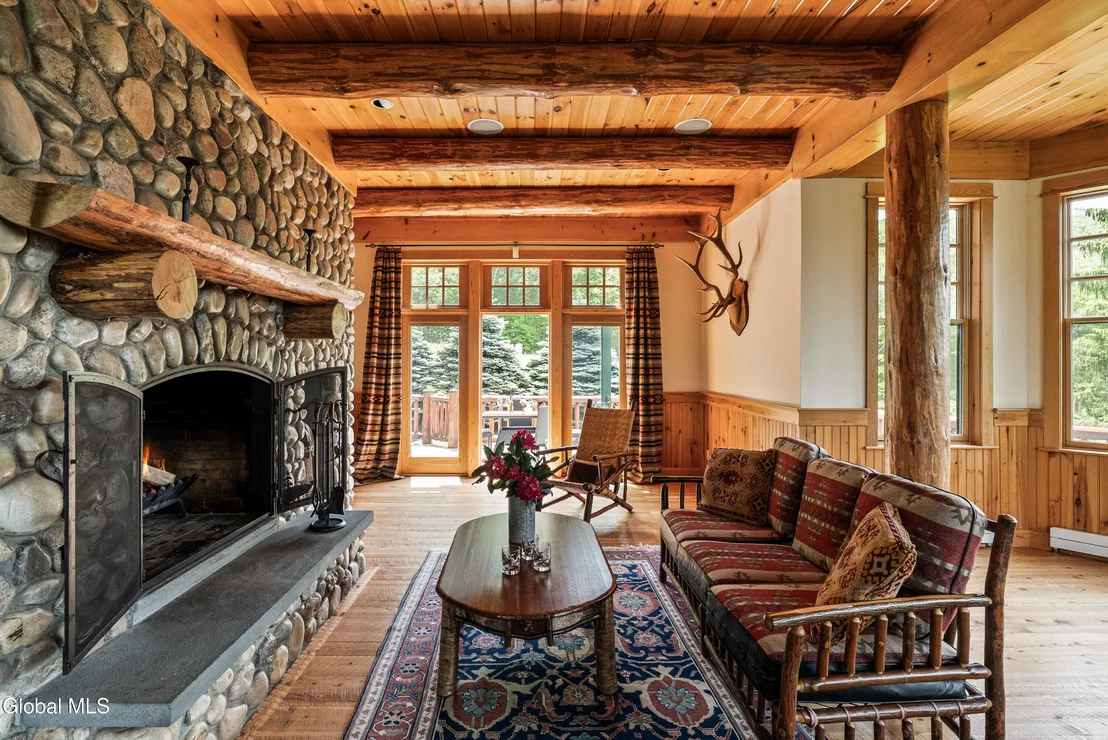 Photo of 6 White Way