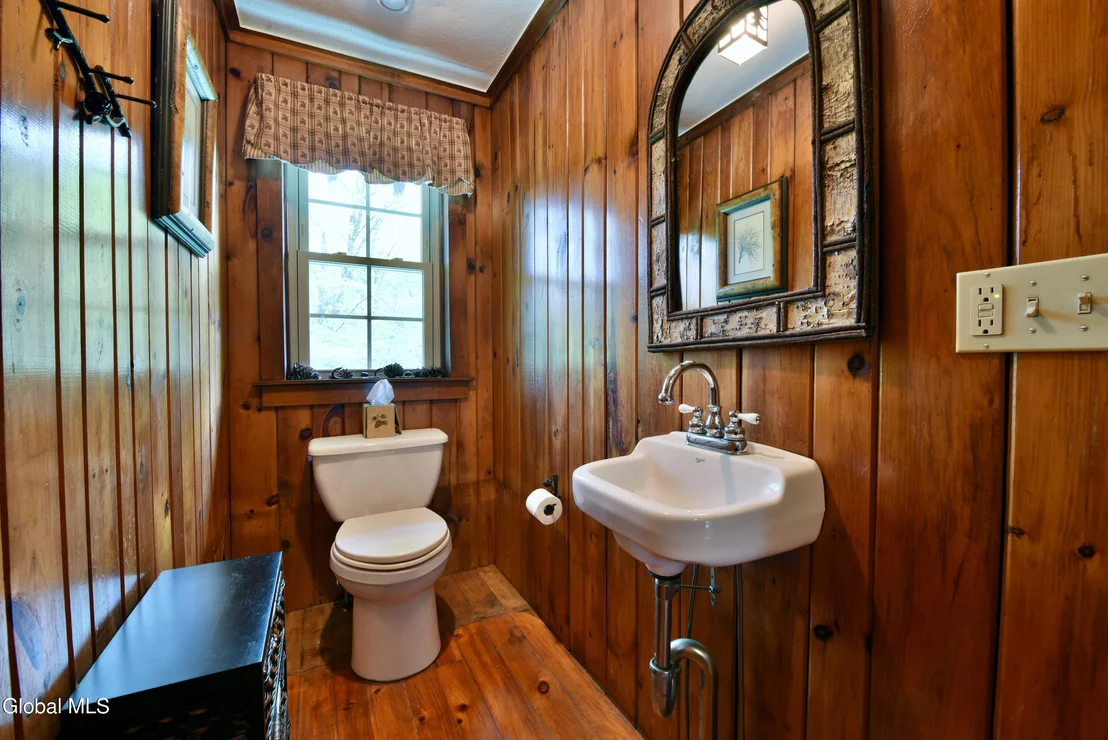 Photo of 746 Howe Road