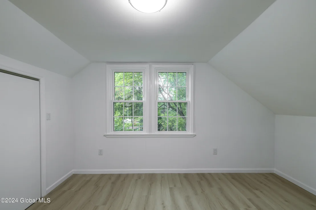 Photo of 1025 Peter Road