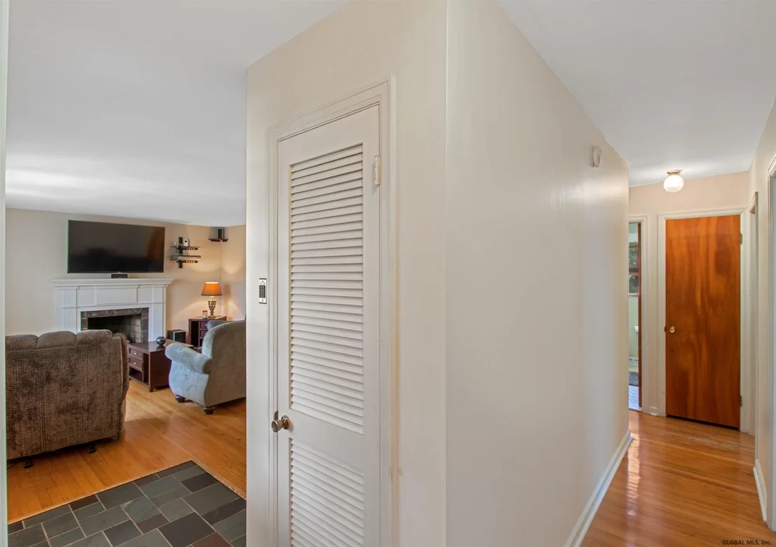 Photo of 2158 RIVER Road
