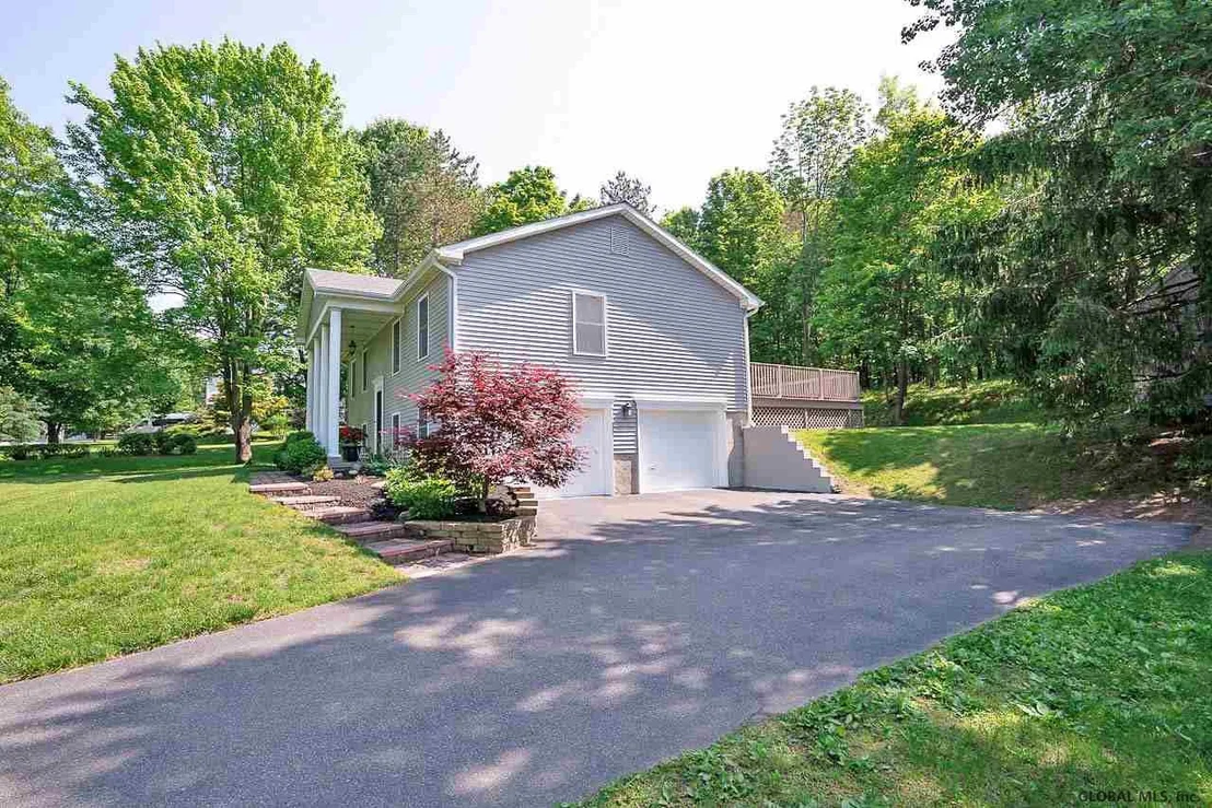 Photo of 31 OXFORD Circle