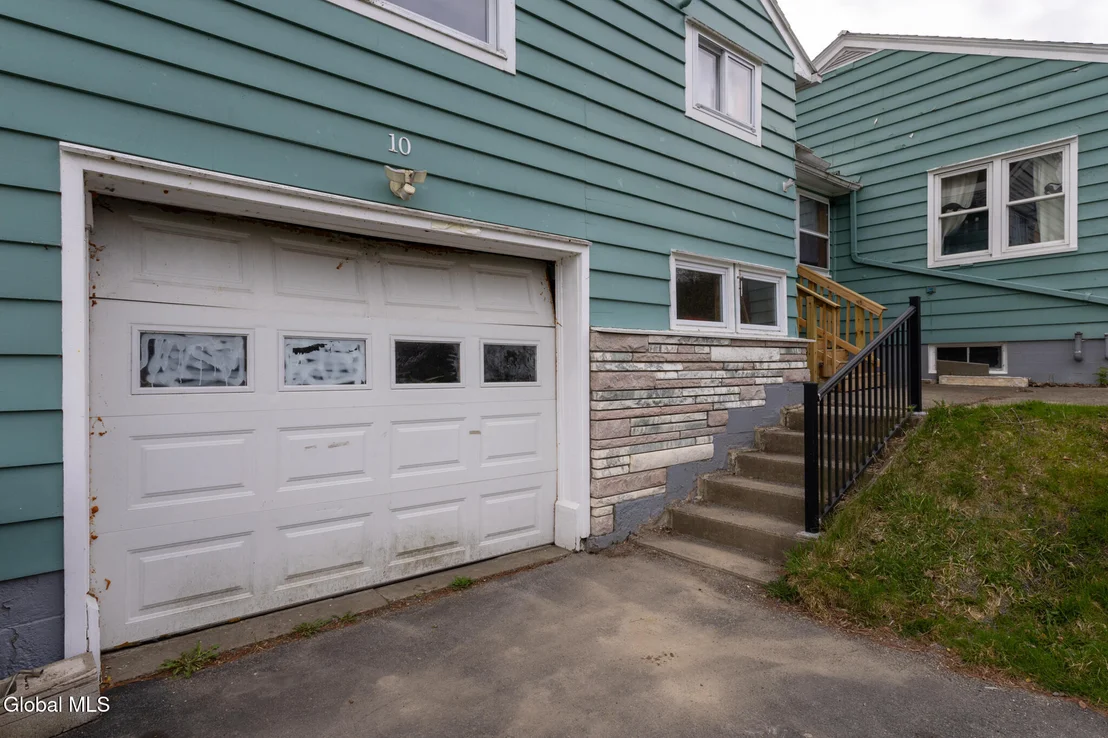 Photo of 8 7th Avenue