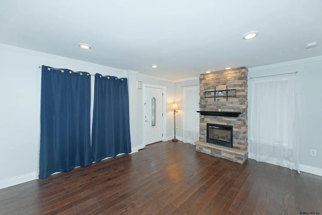 Photo of 2 FRANK Street