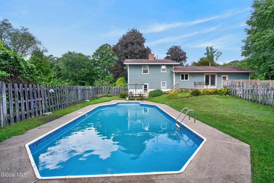 Photo of 137 Mammoth Spring Road