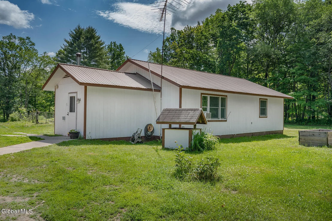 Photo of 972 Turnpike Road