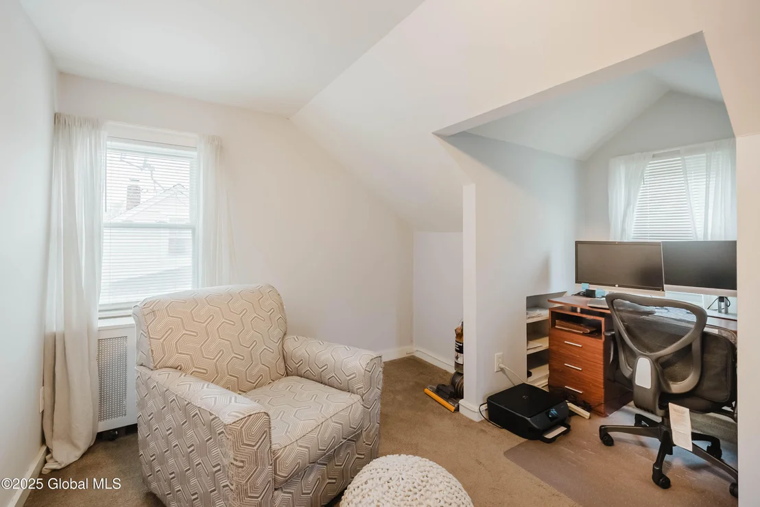 Photo of 2081 Chepstow Road