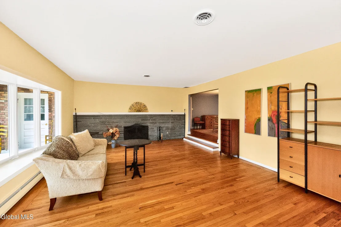 Photo of 7 N Maple Lane