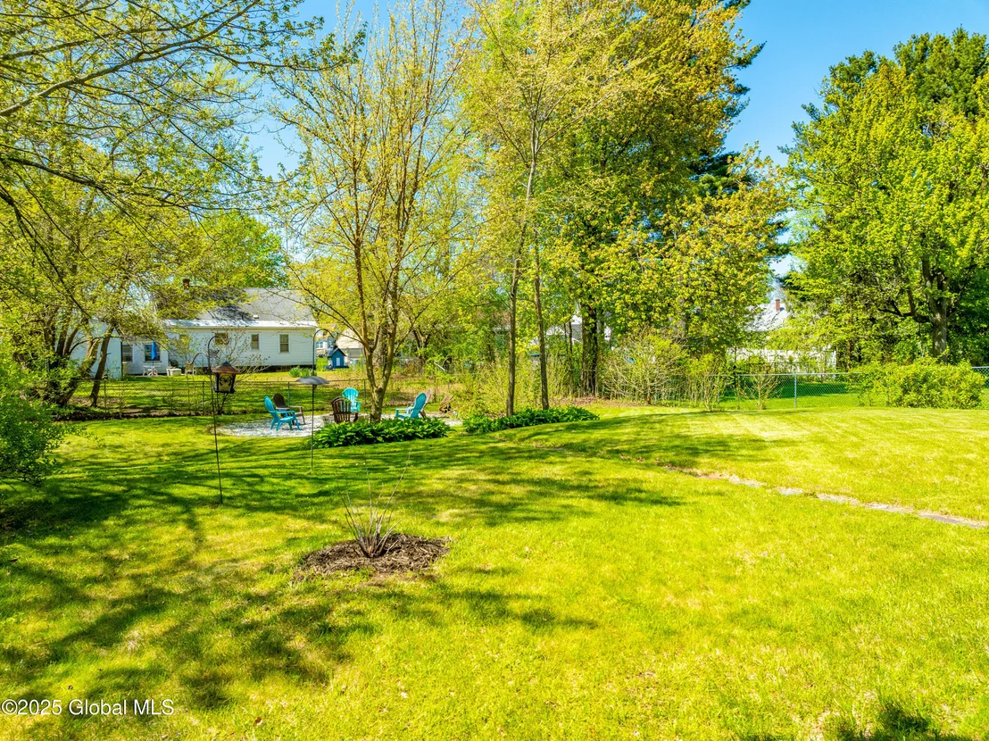 Photo of 2081 Chepstow Road