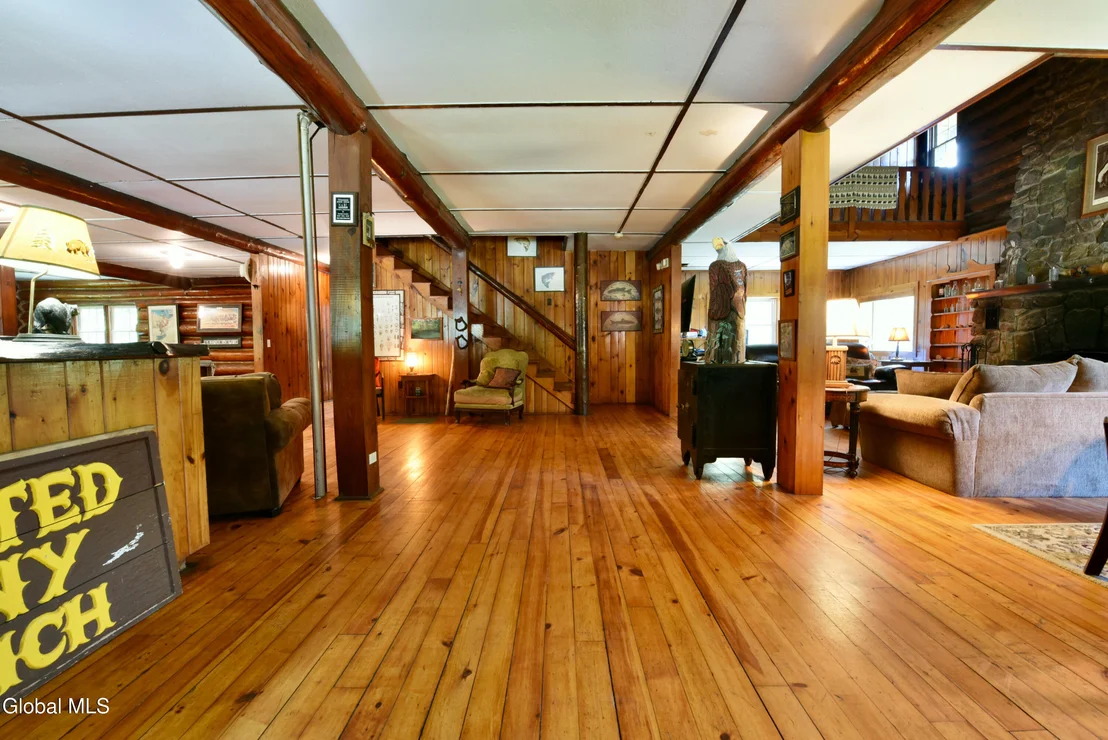 Photo of 746 Howe Road
