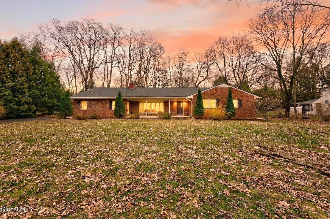 Photo of 7 N Maple Lane