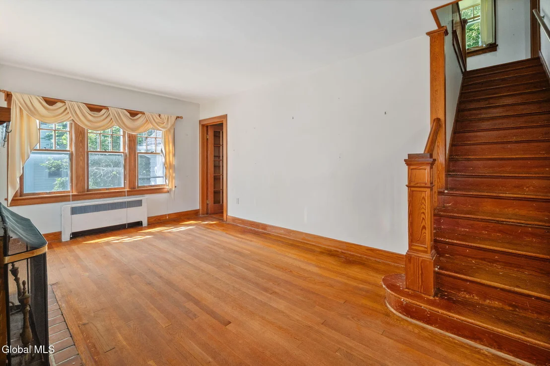 Photo of 122 Clinton Circle