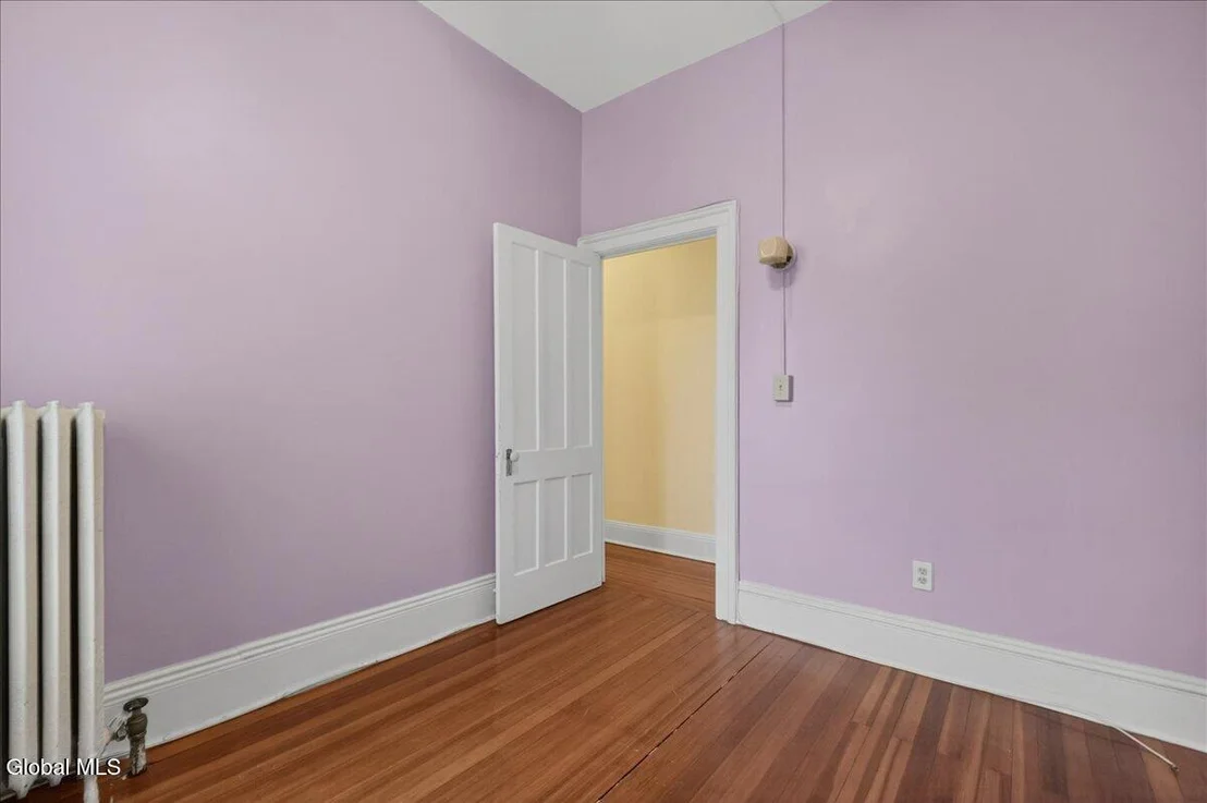 Photo of 121 Maple Avenue