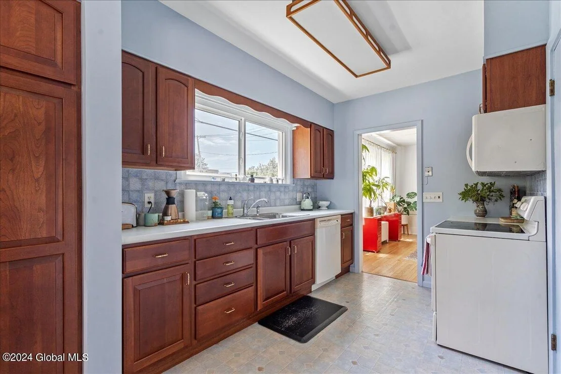 Photo of 1102 Baker Avenue
