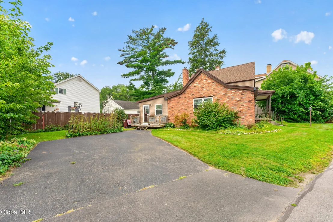 Photo of 341 Princetown Road