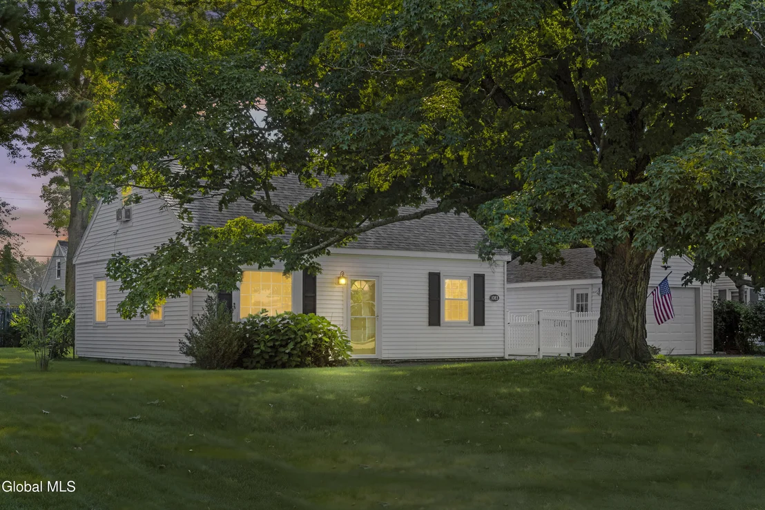 Photo of 1083 Inner Drive