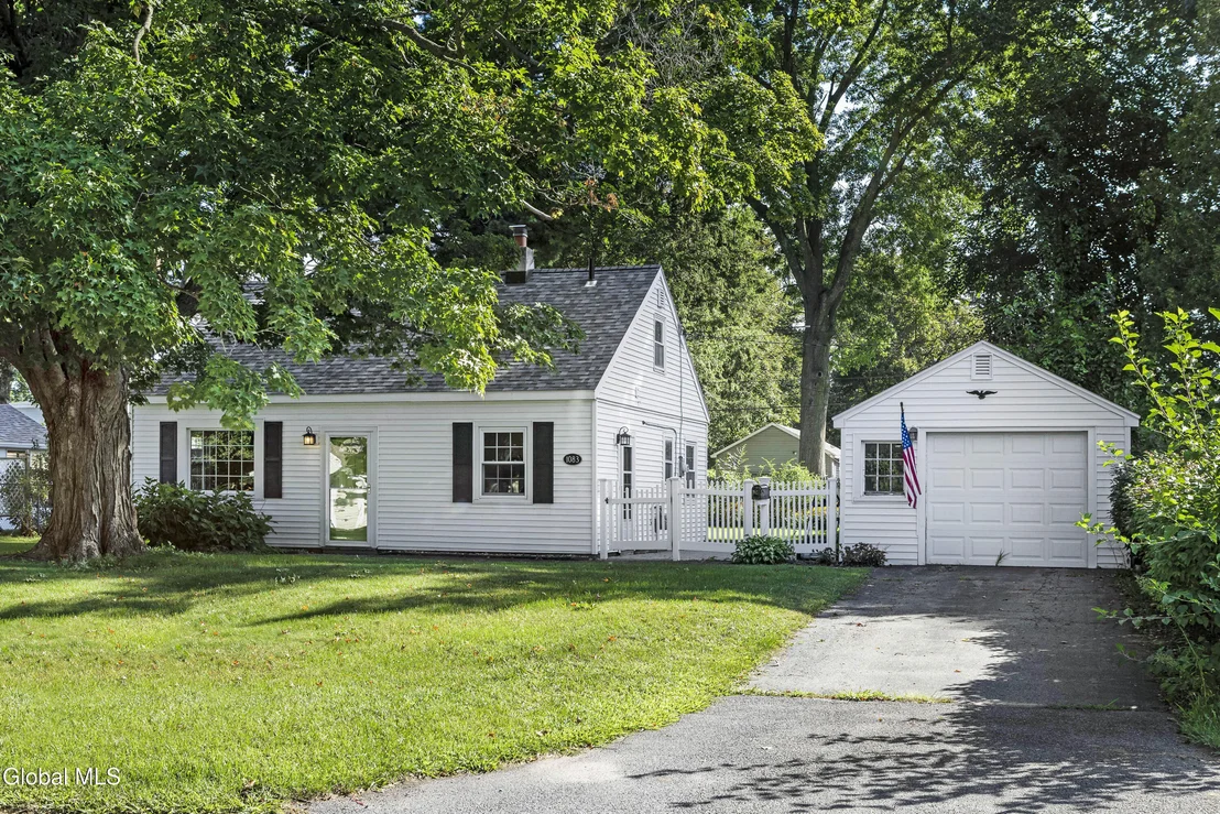 Photo of 1083 Inner Drive