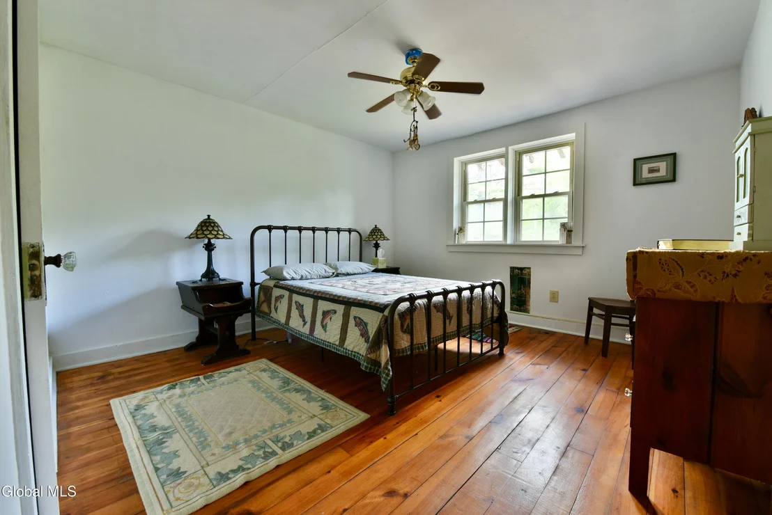Photo of 746 Howe Road