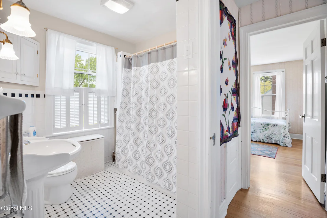 Photo of 723 Sanders Avenue