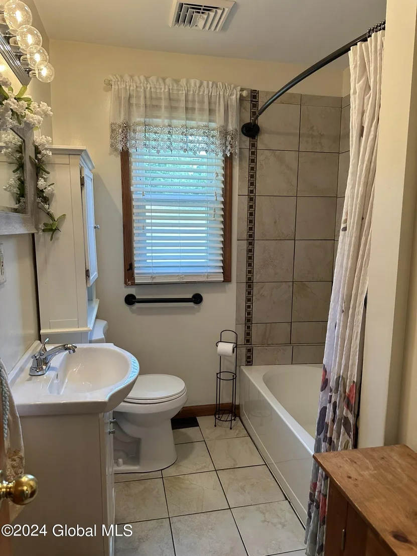Photo of 309 Chiswell Road