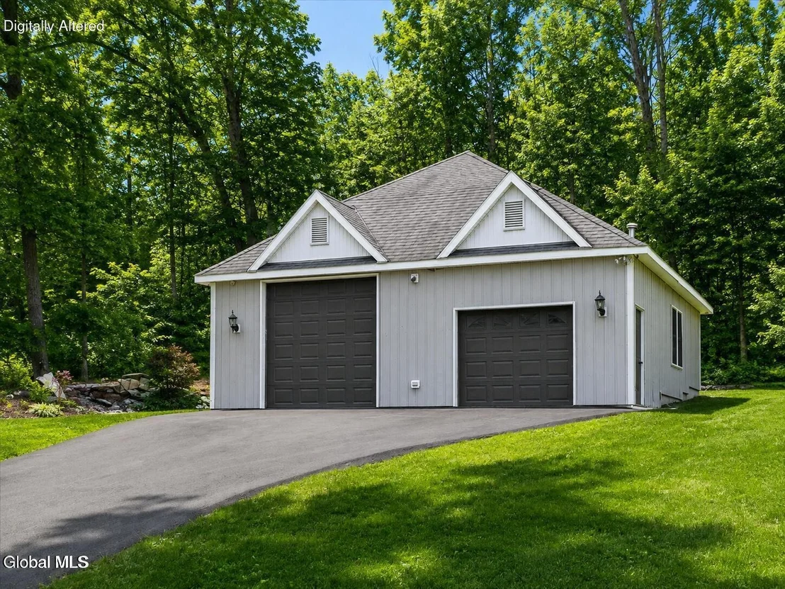 Photo of 1306 Putnam Road