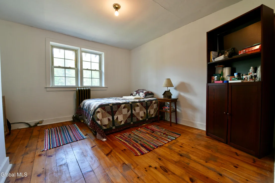 Photo of 746 Howe Road