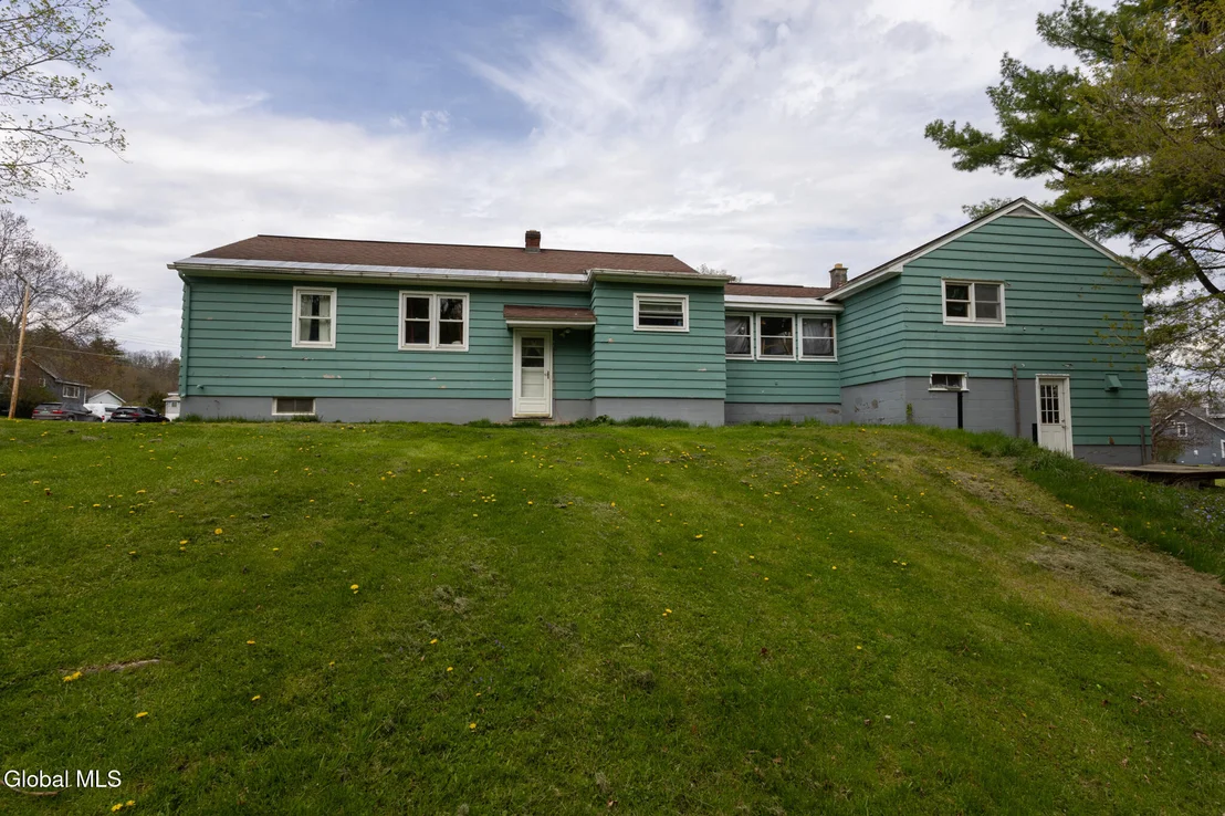 Photo of 8 7th Avenue
