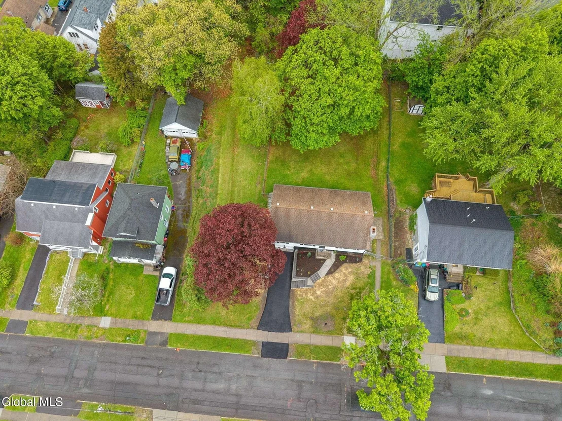 Photo of 34 Wolfert Avenue