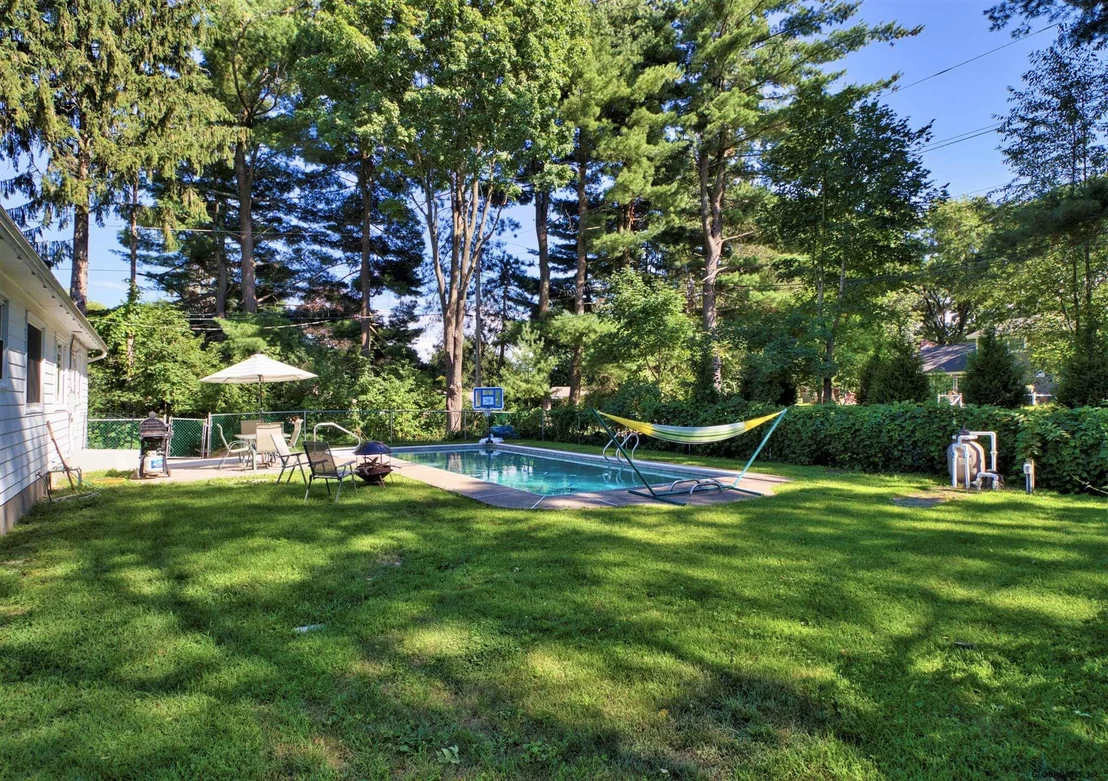 Photo of 2158 RIVER Road